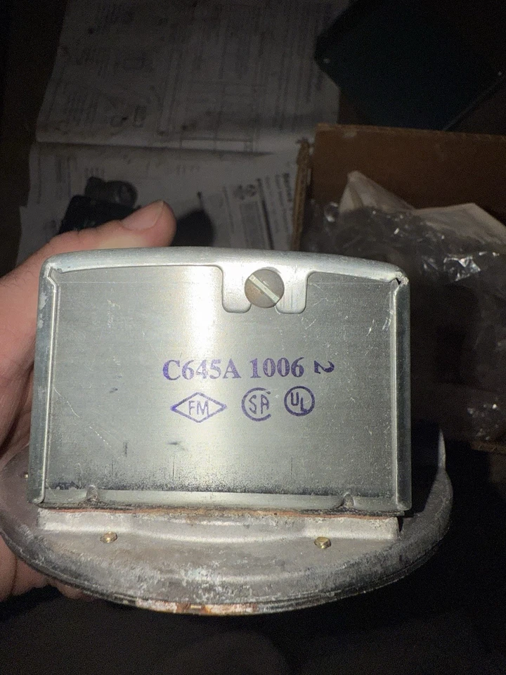 INTERRUPTOR DE PRESIÓN DE GAS Y AIRE HONEYWELL C645A1006 RANGO DE PRESIÓN DE 3-21 PULGADAS Foto 1 de 1
