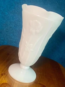 Vintage Iris Flowers Herringbone Tall Scalloped Edge Milk Glass Vase Wedding - Picture 1 of 6