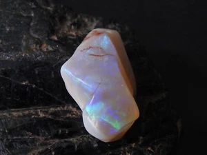 Ópalo Australiano Pulido Natural Multi Fuego Rebanada Áspera/24X16X10 MM - Imagen 1 de 4