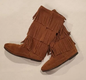 Minnetonka 1638 halbhohe Damen-Mokassin braun Wildleder 3-lagig Fransen Größe 6 - Bild 1 von 12