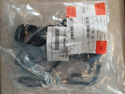 Прокладка и болты крышки клапана 11127582245 - 2007 BMW 328xi - Изображение 1 из 4