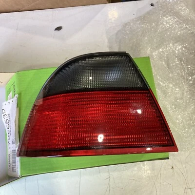 NUEVO Saab 9-5 sedán lado conductor izquierdo exterior lámpara trasera 4677035 se adapta a 1998-2001 Foto 1 de 4