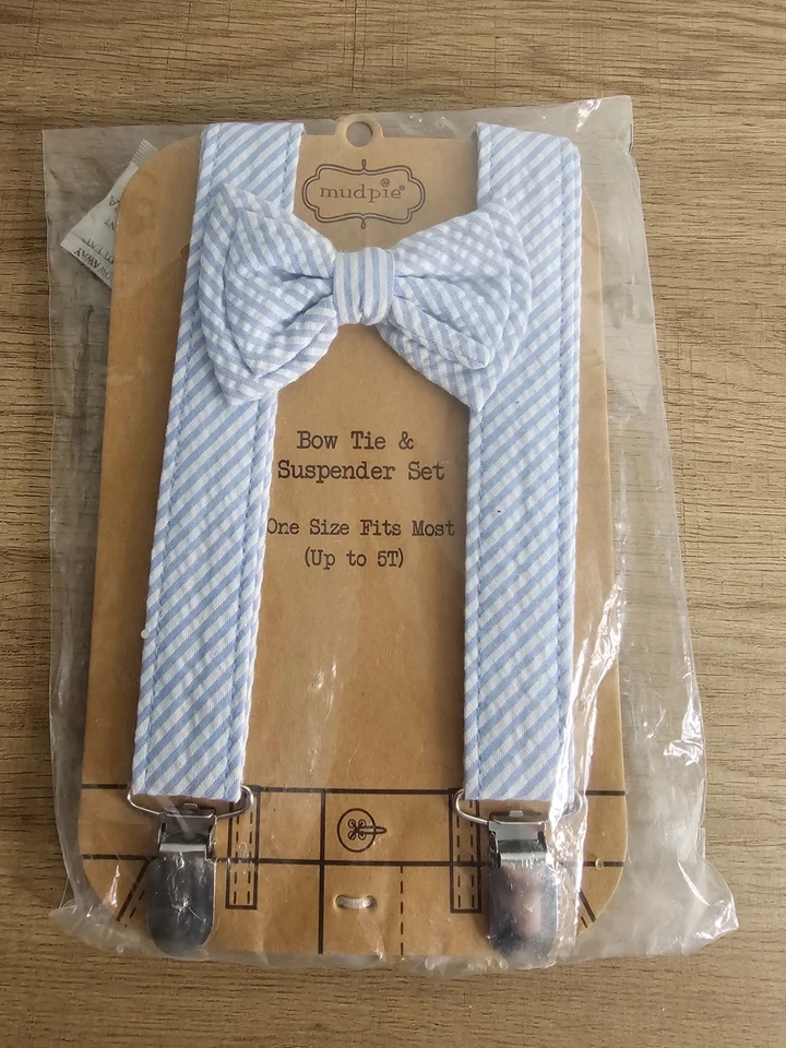 Mud Pie 婴儿/幼儿 男孩 Chambray 领结吊带套装(均码)最多 5T 全新 — 第 1/4 张图片