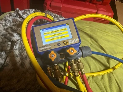 Colector digital TITAN 40870 Yellow Jacket P51-870 con mangueras  Foto 1 de 2