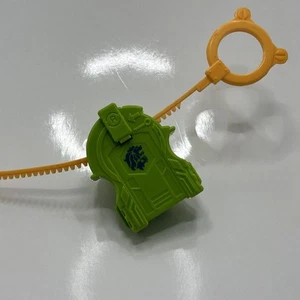 2010 Hasbro Beyblade Green Launcher Lion Symbol - Picture 1 of 2