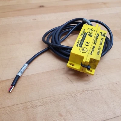 BTI AMX3 Magnetic Safety Switch. 2A, 48VAC/DC - USED - Image 1 of 4