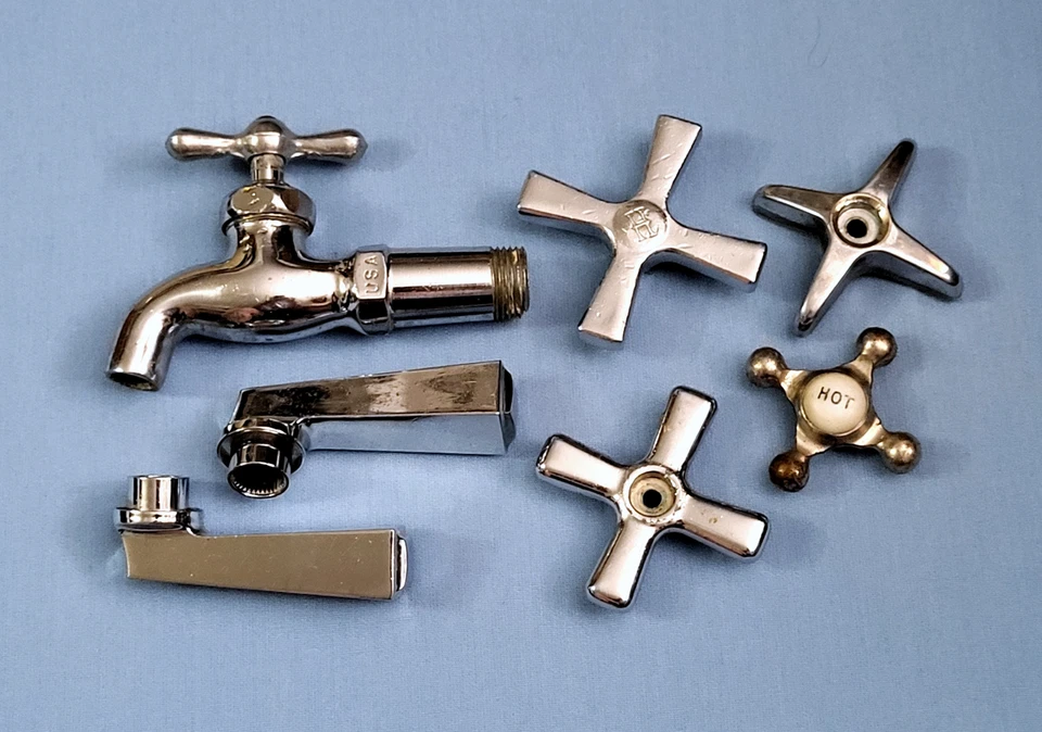 Lote mixto de manijas de grifo de latón vintage Foto 1 de 2