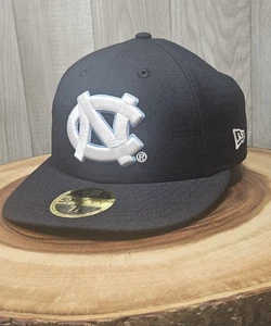 North Carolina Tarheels New Era 59Fifty LP eng anliegende Mütze Kappe Größe 7 1/4 NCAA - Bild 1 von 13