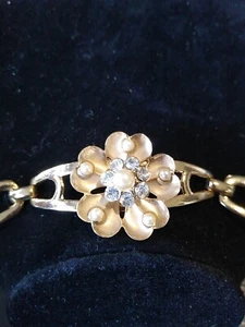 Bracciale vintage Coro tono oro ~ firmato ~ fiore - Foto 1 di 11
