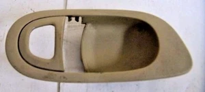 1996-1999 MAZDA MILLENIA INSIDE DOOR TAN BEZEL PASSENGER SIDE REAR DOOR.FREE S - Bild 1 von 4