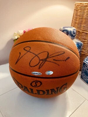 DERRICK ROSE AUTHENTICATED UDA 2008 AUTOGRAPHED SIGNED NBA CHICAGO BASKETBALL - Image 1 of 2