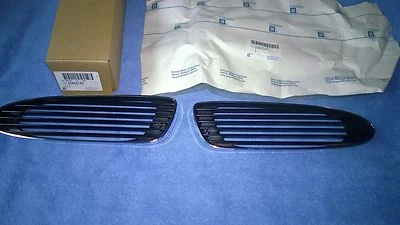 Oldsmobile Eighty Eight 88 1996-99 parrilla inferior izquierda y derecha nuevo de fábrica fabricante original nuevo Foto 1 de 4