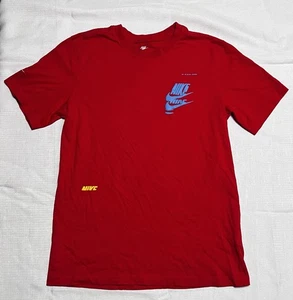 Camiseta Nike para hombre pequeña con logotipo rojo  - Imagen 1 de 7