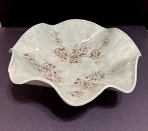 Handgefertigte & bemalte runde gewellte Obstschale hellblau weiß Blumen 11" signiert 1988 - Bild 1 von 15