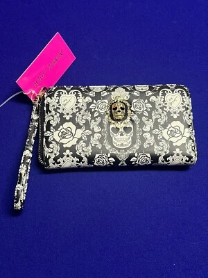 Muñequera billetera Betsey Johnson calavera, rosas y corazones blanco y negro ZA NUEVA CON ETIQUETAS Foto 1 de 4