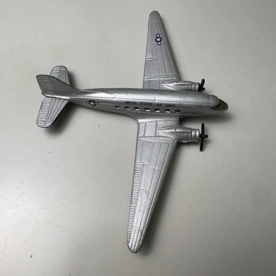 Avión de colección Road Champs Fuerza Aérea de los Estados Unidos debido metal fundido EE. UU. 1994 DC-3 Foto 1 de 4