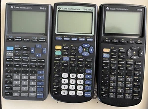 Lote de 3 Texas Instruments TI 82, TI 83, TI 86, pantallas con píxeles muertos. COMO ESTÁ - Imagen 1 de 14