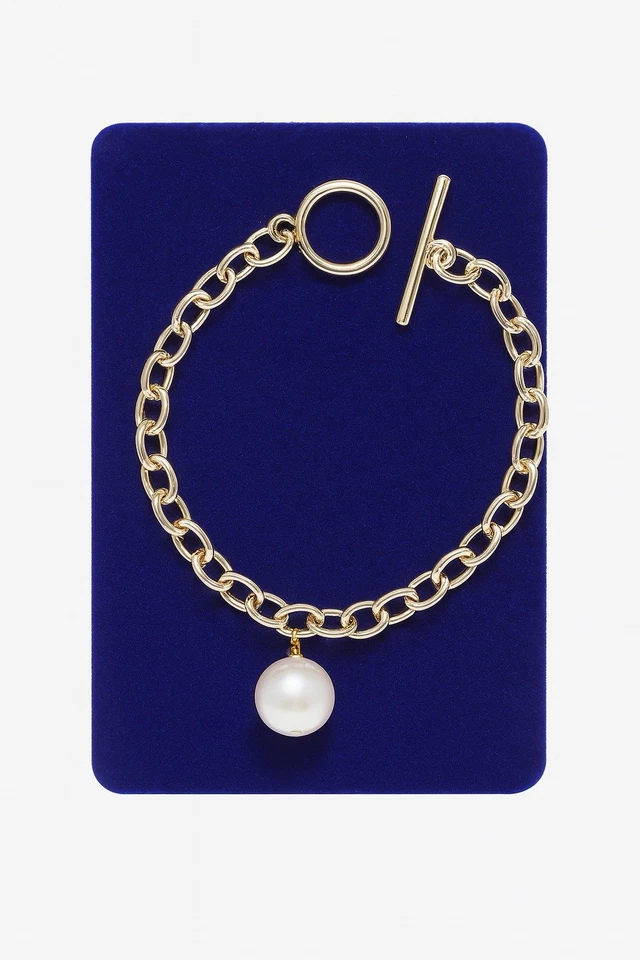 Brazalete de oro amarillo de 14 quilates y perlas japonesas de agua de mar Foto 1 de 1