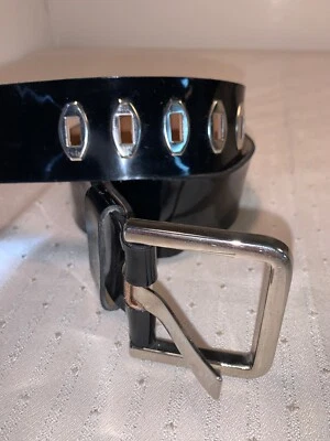 Ремень из черной лакированной кожи с хромированной пряжкой и отделкой для глаз общая длина 34 дюйма - Изображение 1 из 4