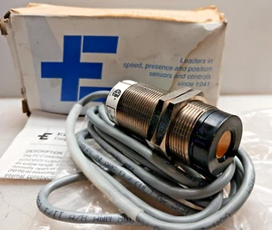 NEW HONEYWELL ELECTRO CORP ULTRASONIC PROXIMITY SENSOR 4" TO 30" SD PCUA30M30AV - Picture 1 of 7