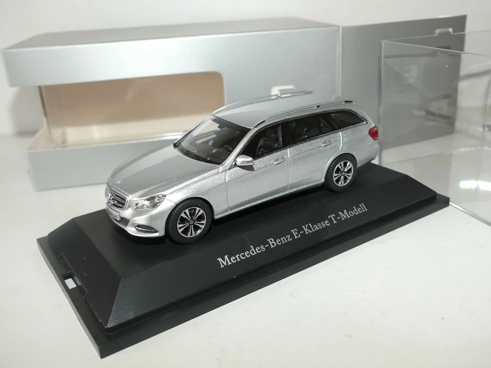 MERCEDES CLASSE E BREAK S212 AVANTGARDE Gris KYOSHO 1:43 - Photo 1/2