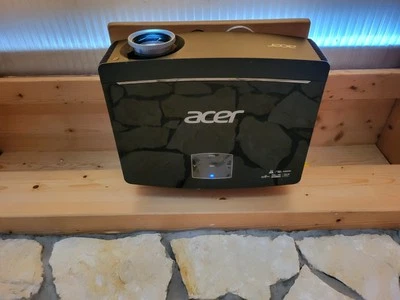 Acer Beamer P7505 Laserprojektor - Bild 1 von 4