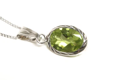 9ct White Gold Oval Peridot Pendant Necklace and Chain Gift Boxed Made in UK - Image 1 of 4