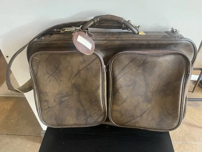 Maleta vintage de cuero oliva envejecido  Foto 1 de 4