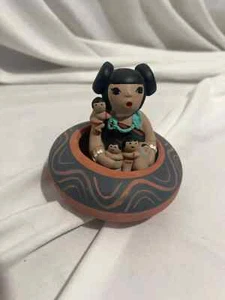 NATIVE AMERICAN CLAY STORYTELLER /BEAR AND FIGURES /Handmade - Picture 1 of 7
