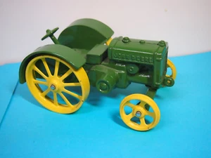 John Deere diecast farm tractor 1923 model D metal spoke wheels - Picture 1 of 5