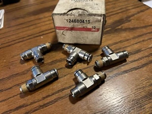 Lot of 5, Norgren Pneufit,  Side Tee,  1/4" Tube OD x 1/8" Male NPT - Picture 1 of 2