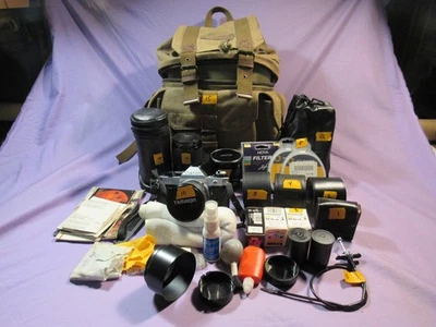 Cámara Cannon AE 1 con mochila y misc. accesorios Foto 1 de 4