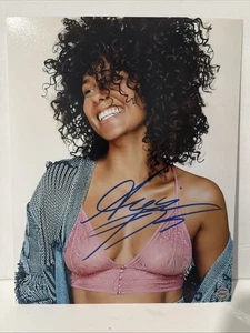 Alicia Keys (Singer/Songwriter) signed Autographed 8x10 photo - AUTO w/COA - Picture 1 of 2