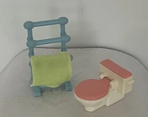 Fisher Price Loving Family Dollhouse 1993 Toilet + Towel Rack & Towel - Picture 1 of 5