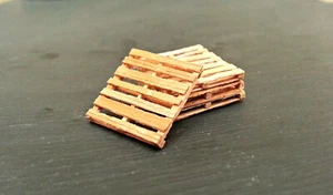 1:64 Scale Natural Wood Pallets (4 Pieces) FARM/DISPLAY/LAYOUT/DIORAMA - Picture 1 of 1