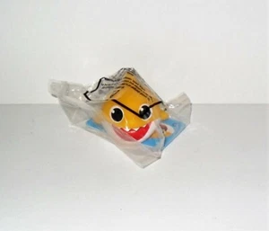 BABY TIBURÓN BAÑO CHORRO JUGUETE AMARILLO BEBÉ NUEVO EN BOLSA SELLADA - Imagen 1 de 2