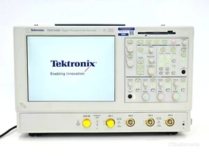 LEGGI DESCRIZIONE Tektronix TDS5104B DPO Oscilloscopio digitale al fosforo 1 GHz 5 GS/s - Foto 1 di 22