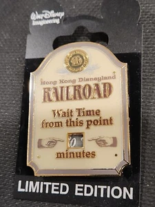 Spilla Disney treno ferroviario WDI insegna tempo di attesa HKDL Hong Kong CAST LE 300 72610 - Foto 1 di 7