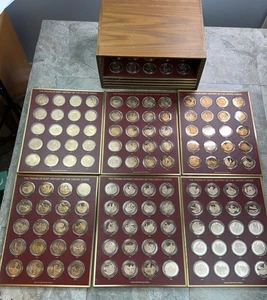 Juego de 200 monedas de bronce "Historia de los Estados Unidos" Franklin Mint 1776-1975 con Bo - Imagen 1 de 9