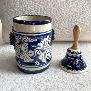 Campana da pranzo vintage dipinta a mano blu bianco Talavera utensili ceramica messicana - Foto 1 di 16