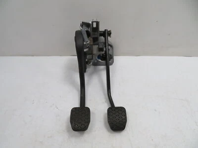 BMW Z4 E85 E86 Pedal Box, Manual Transmission Clutch & Brake 2229128 - Image 1 of 4