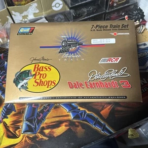 1998 Revell 7-teiliges HO Zugset Dale Earnhardt Bass Pro Shop COA one of 5.004 - Bild 1 von 4
