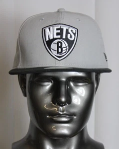 Gorra New Era Brooklyn Nets Script Logo Gris Ajustada 7 3/8 - Imagen 1 de 6