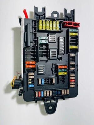 2012-2016 宝马 328i Fusebox 继电器模块 926111303 原始设备制造商 — 第 1/4 张图片