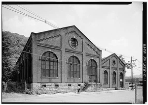 1. VISTA EN PERSPECTIVA DE LA FACHADA DE LA CALLE BAUMER - Ferrocarril de pasajeros Johnstown - Imagen 1 de 1