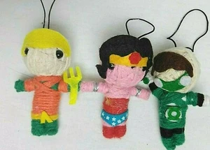 Arte Popular 3 SUPER HÉROES Adorno Hecho a Mano aproximadamente 3" Hilo MUJER MARAVILLA - Imagen 1 de 11
