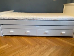 Bett 90x200 mit Lattenrost, Matratze und zusätzlichen Ausziehbett - Bild 1 von 6