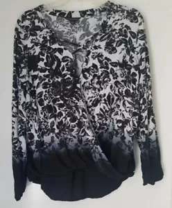 Rock & Republic Black and White Floral 3/4 Sleeve V-Neck Blouse Size M - Picture 1 of 3