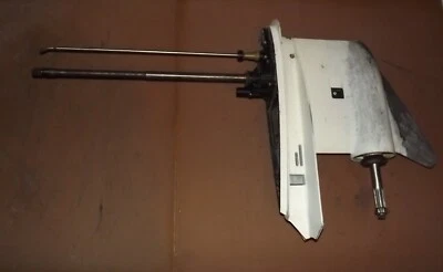 Evinrude 2006 90 HP unidad inferior X largo 25" PN 5009318 1993-2006 (daños menores) Foto 1 de 4