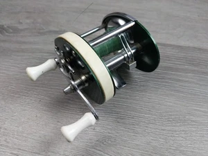 Vintage Japan Bait Casting Angelrolle, grün Markenlos  - Bild 1 von 6